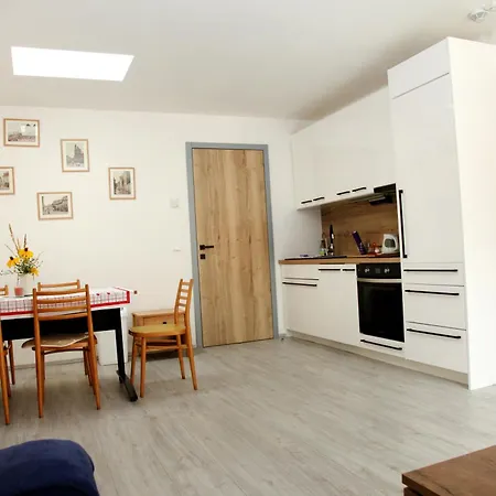 Ve Mlyne Apartment *